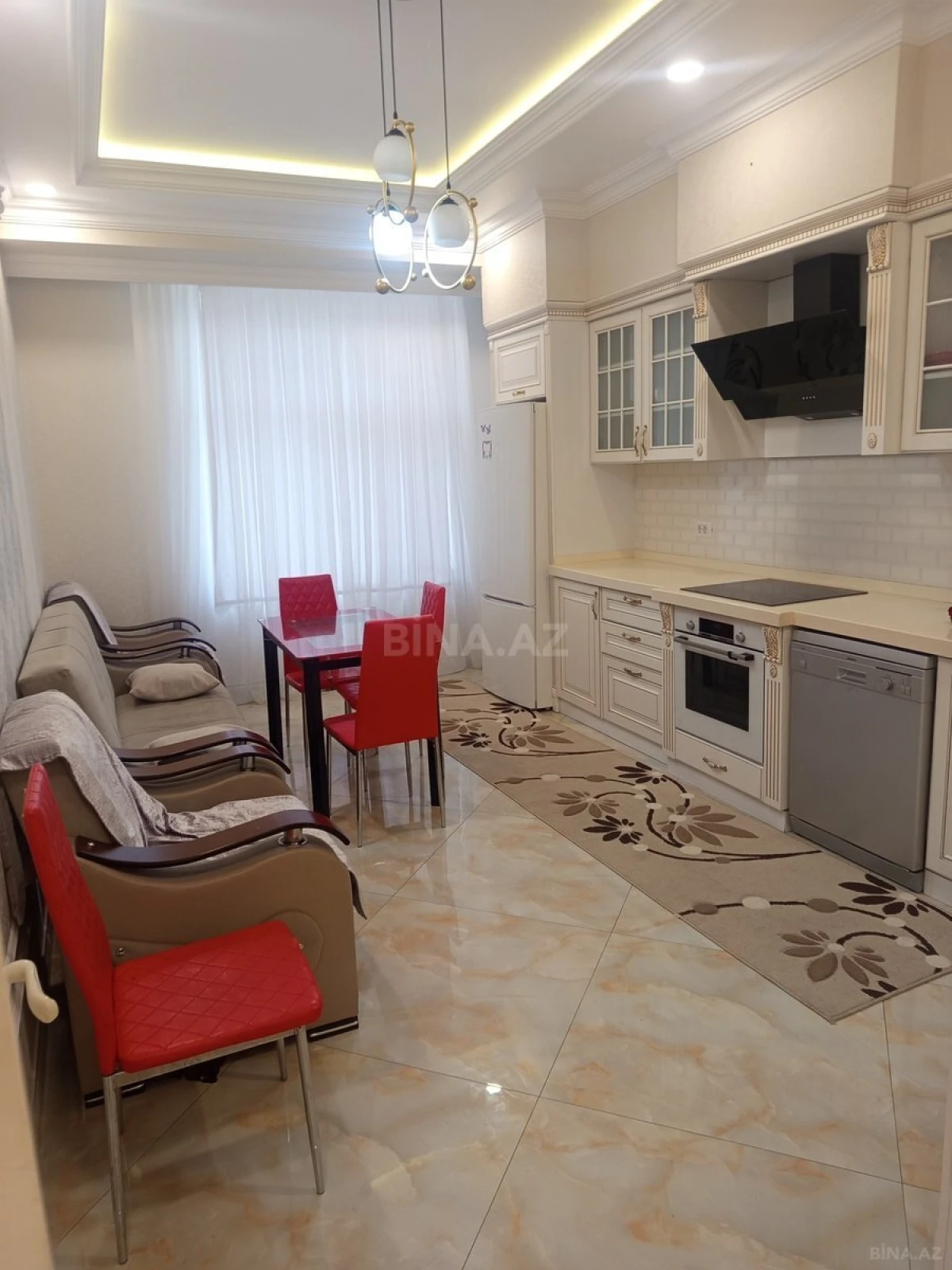 Kirayə verilir 3 otaqlı mənzil 150 m²
