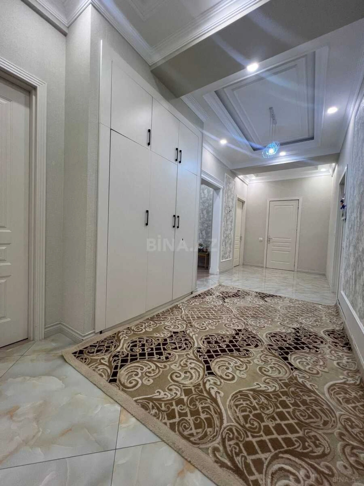 Kirayə verilir 3 otaqlı mənzil 150 m²