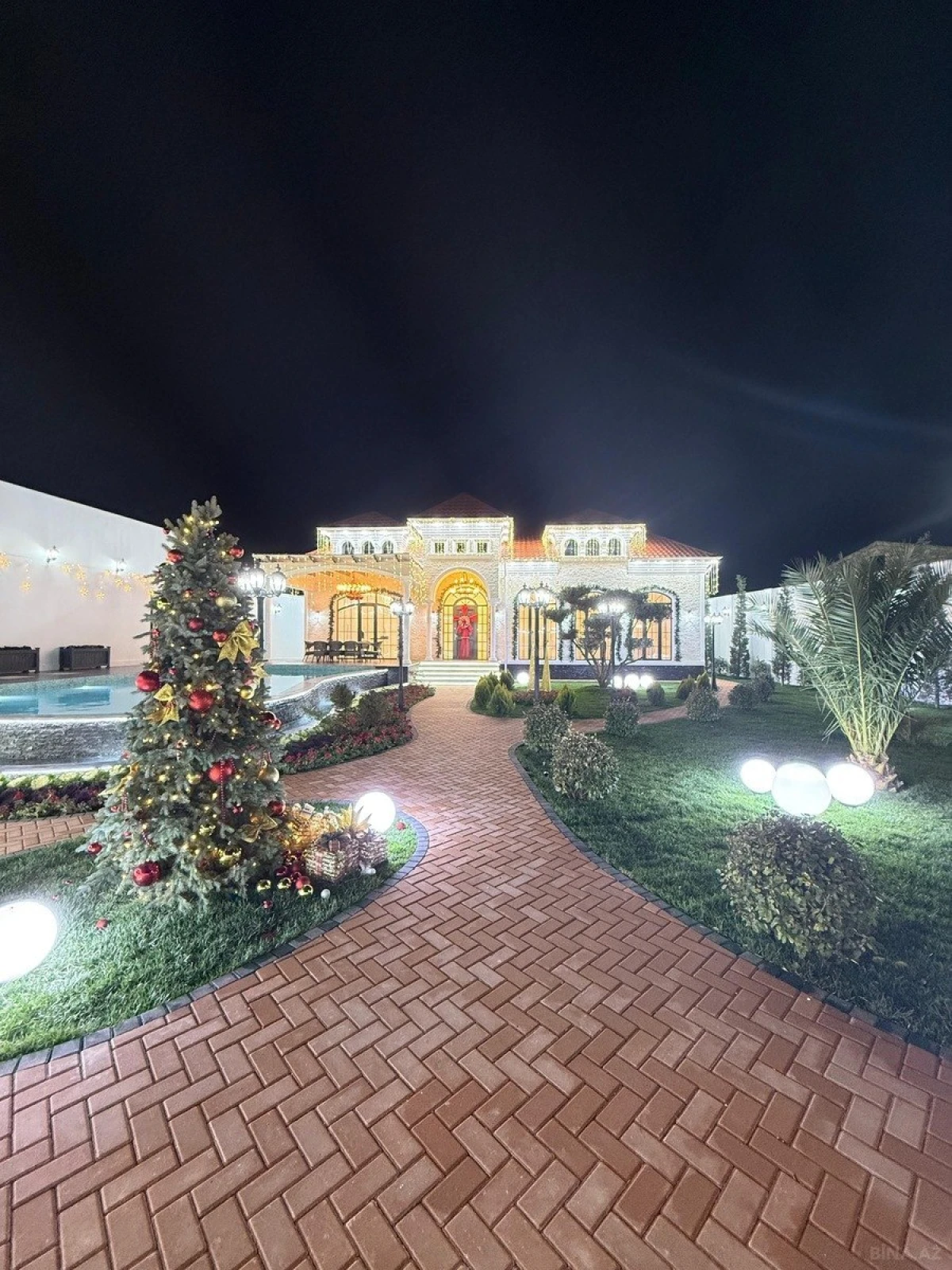 Satılır 5 otaqlı həyət evi 280 m²