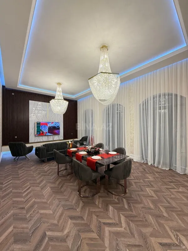 Satılır 5 otaqlı həyət evi 280 m²