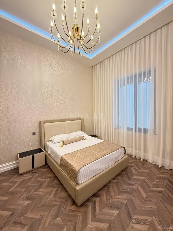 Satılır 5 otaqlı həyət evi 280 m²