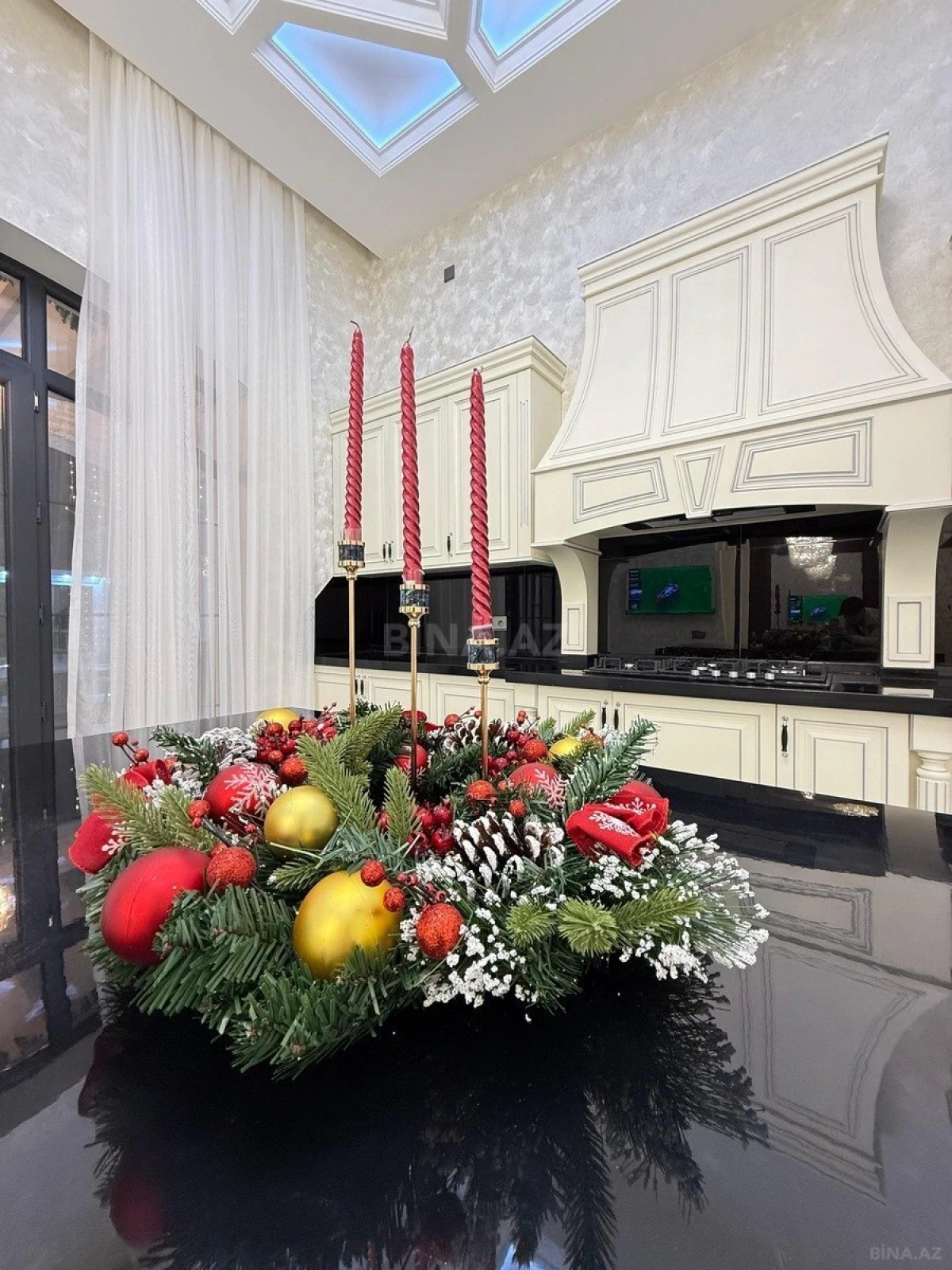 Satılır 5 otaqlı həyət evi 280 m²