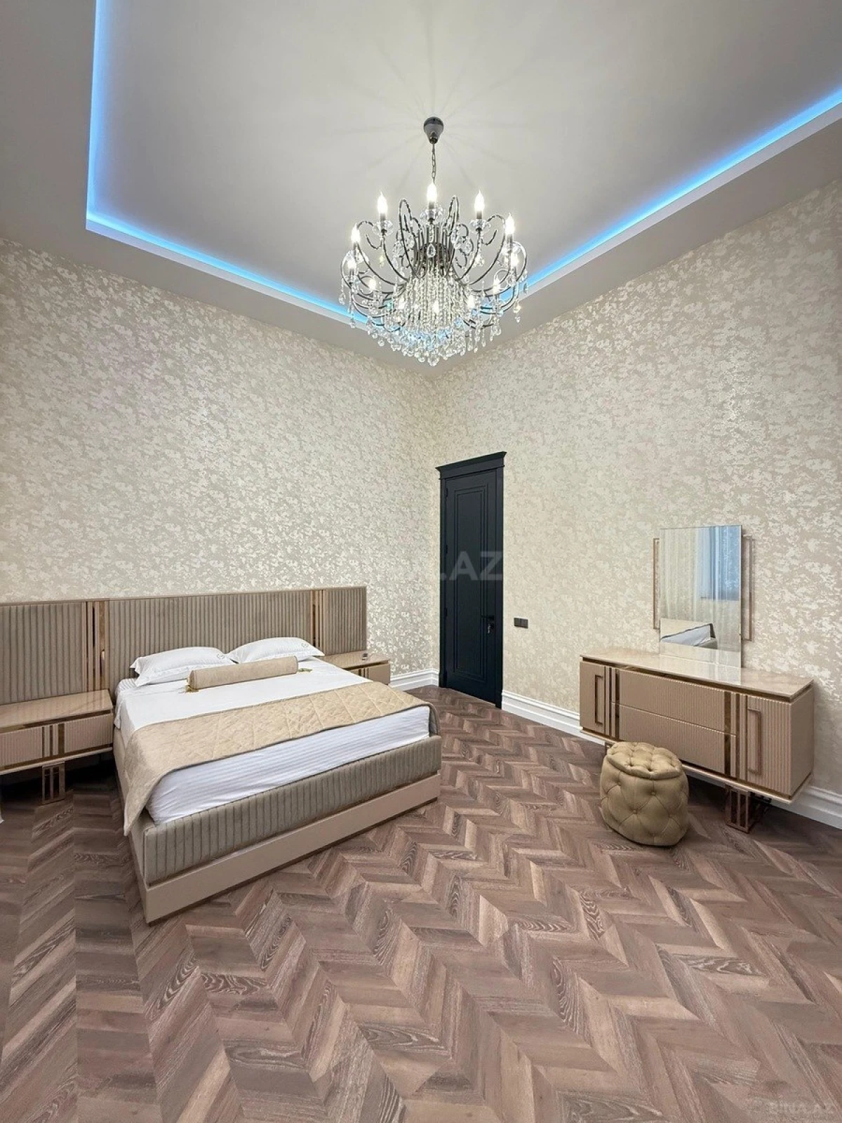 Satılır 5 otaqlı həyət evi 280 m²