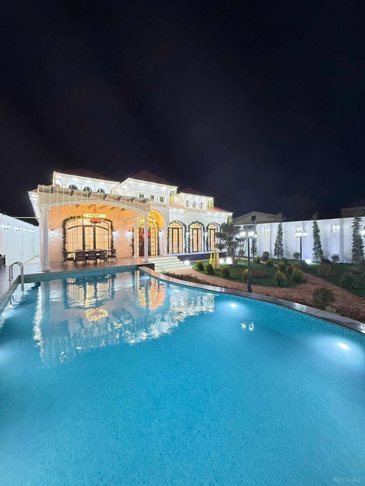 Satılır 5 otaqlı həyət evi 280 m²