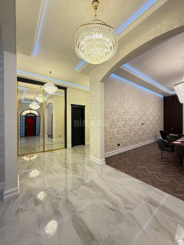 Satılır 5 otaqlı həyət evi 280 m²