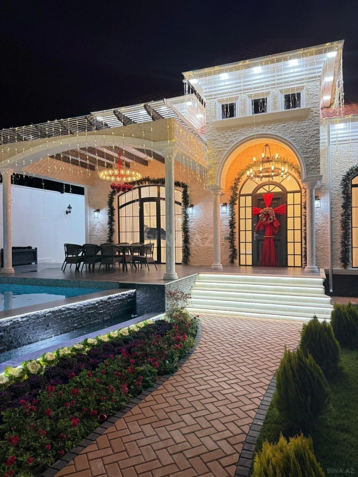 Satılır 5 otaqlı həyət evi 280 m²