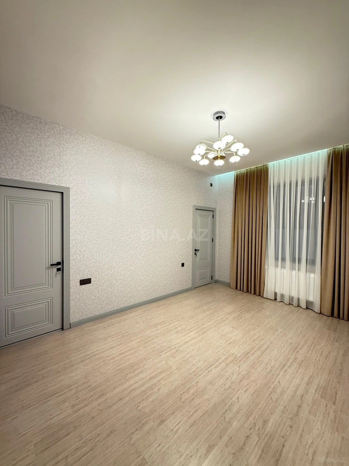 Satılır 5 otaqlı həyət evi 200 m²