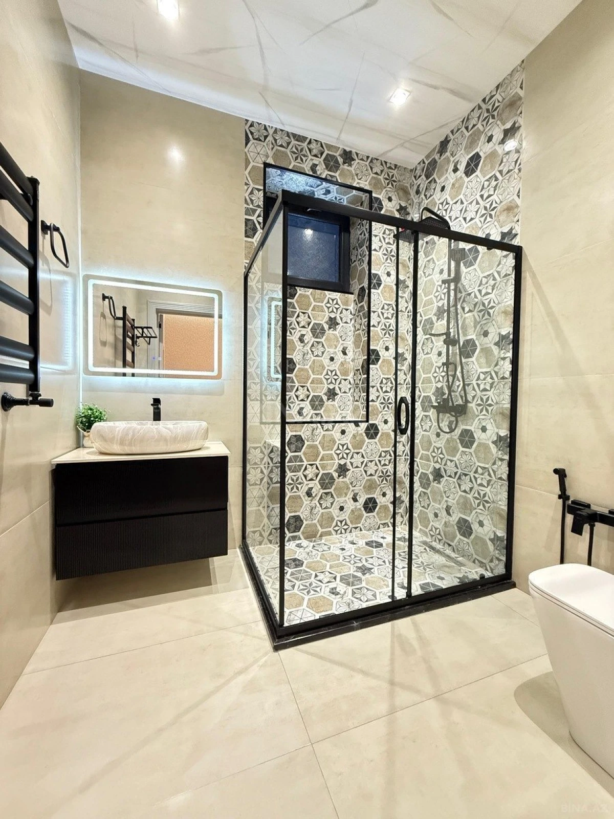 Satılır 5 otaqlı həyət evi 200 m²