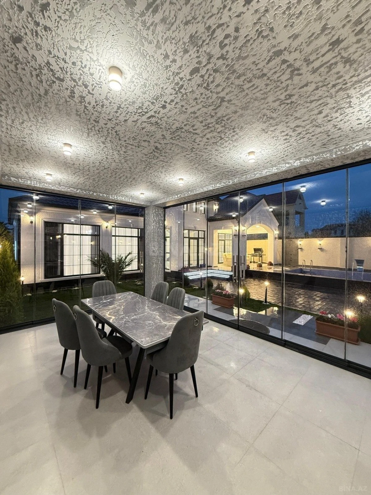 Satılır 5 otaqlı həyət evi 200 m²