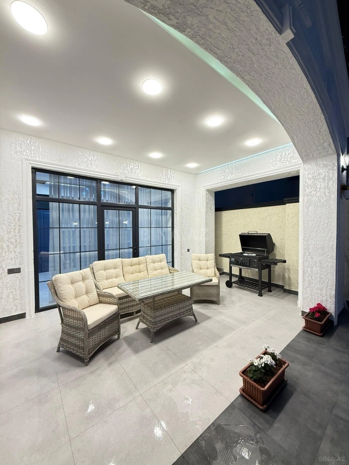 Satılır 5 otaqlı həyət evi 200 m²