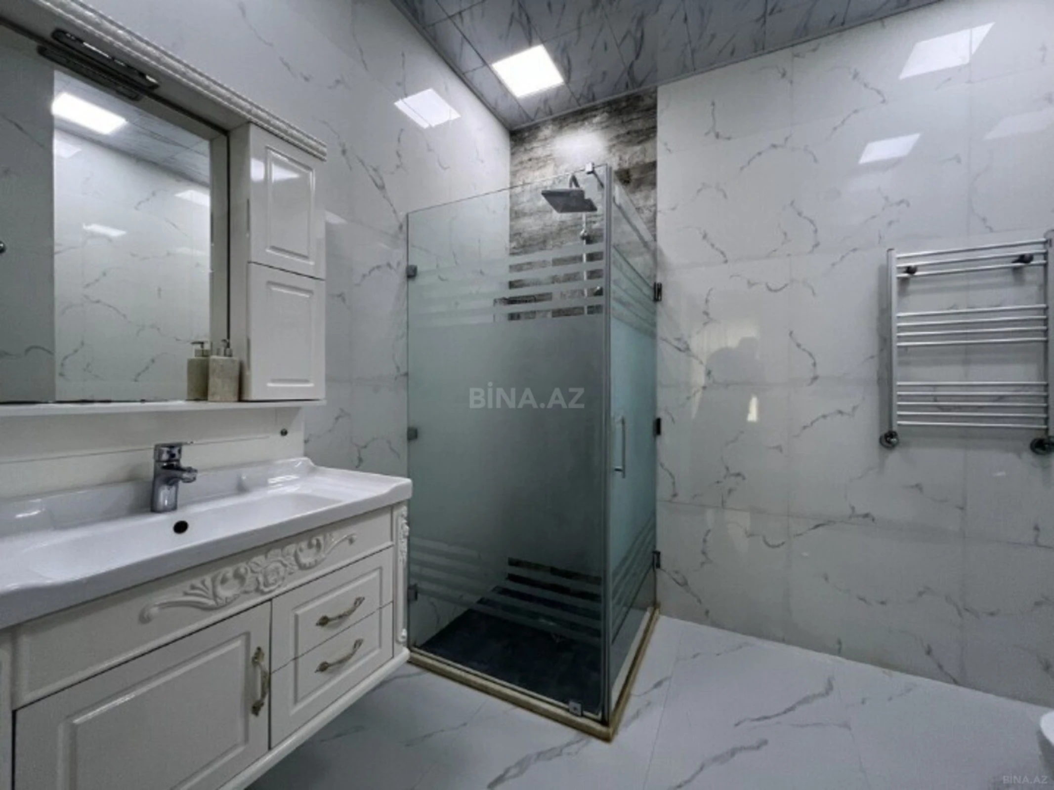 Kirayə verilir 3 otaqlı mənzil 130 m²