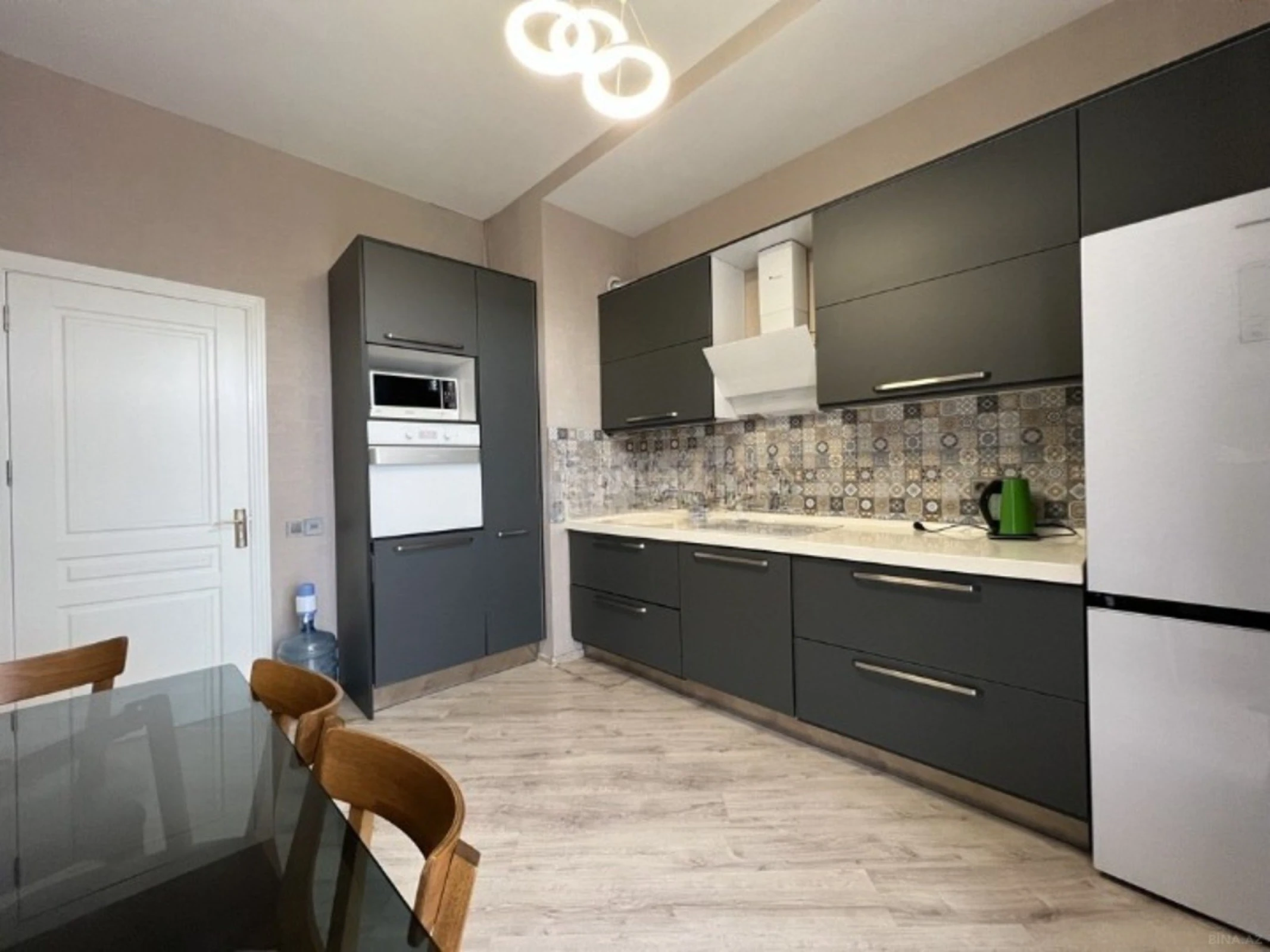 Kirayə verilir 3 otaqlı mənzil 130 m²