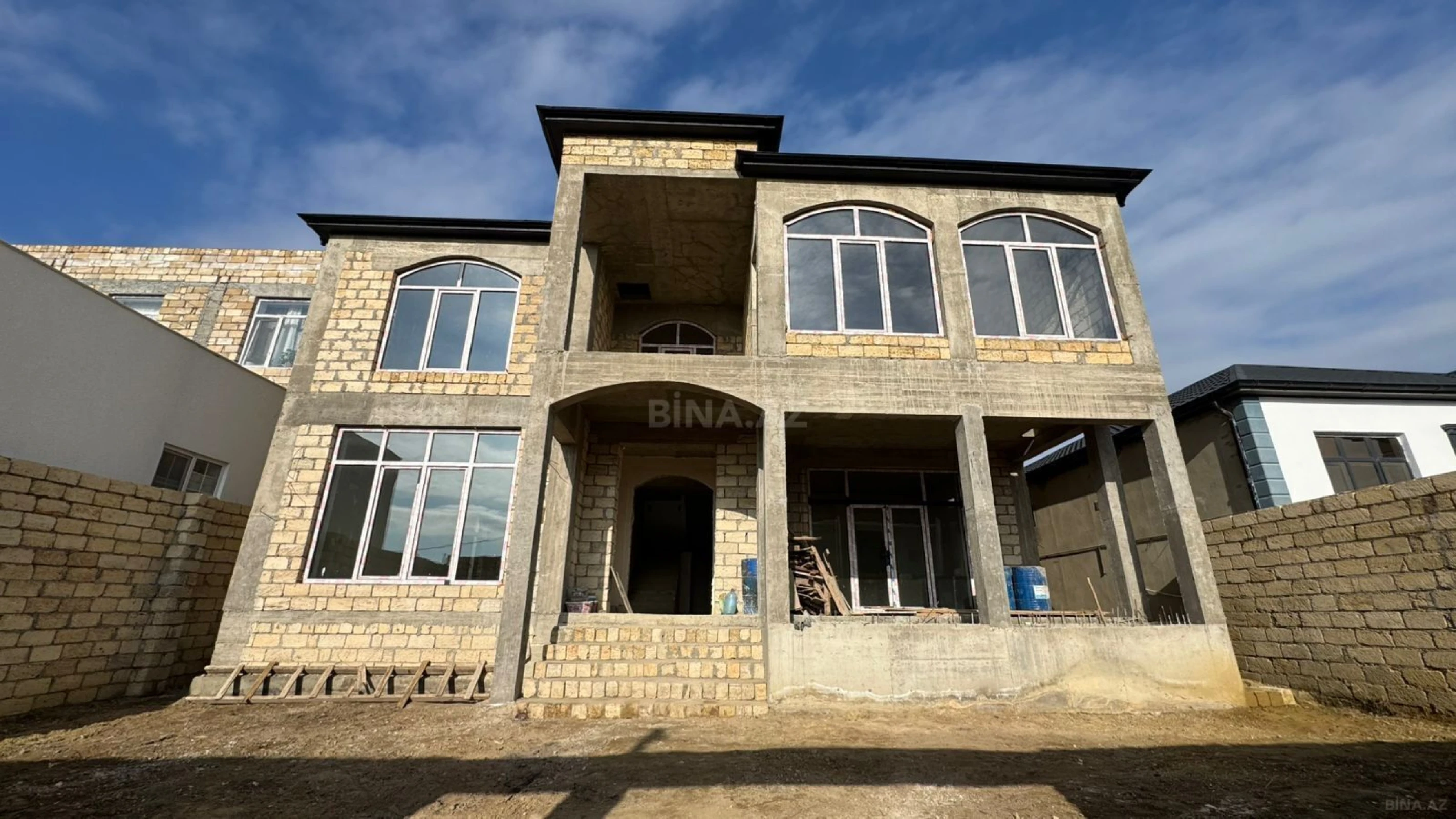 Satılır 6 otaqlı həyət evi 367 m²