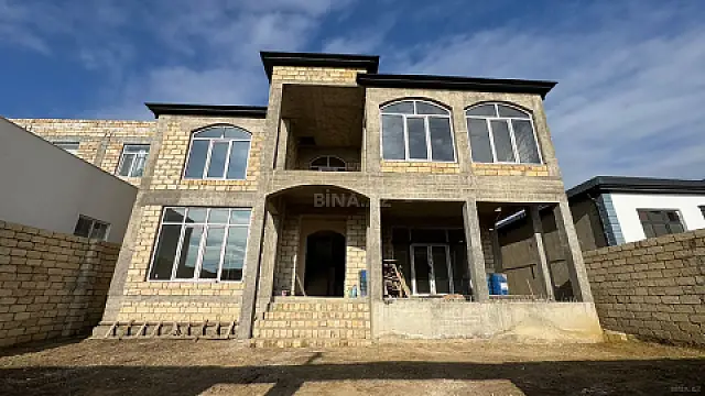 Satılır 6 otaqlı həyət evi 367 m²