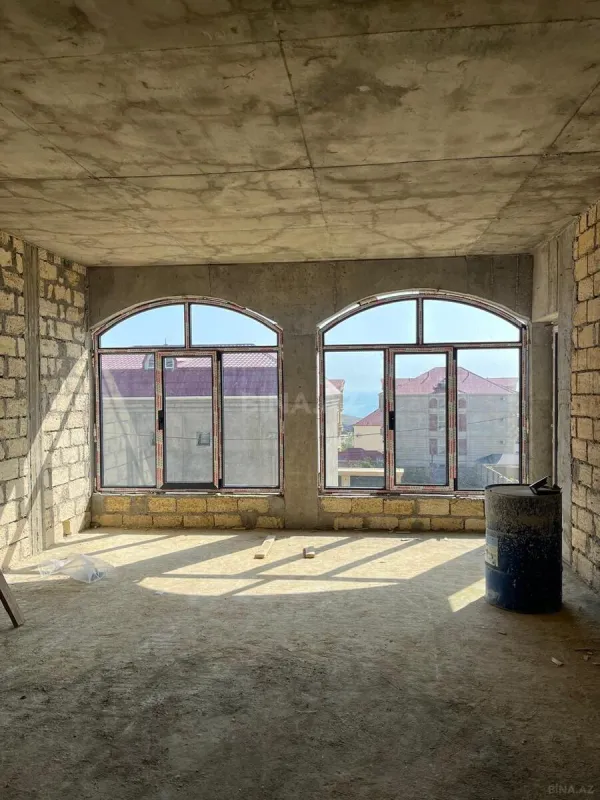 Satılır 6 otaqlı həyət evi 367 m²