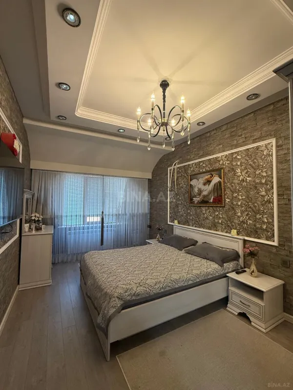Satılır 4 otaqlı mənzil 144 m²