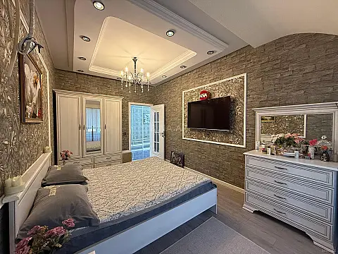 Satılır 4 otaqlı mənzil 144 m²