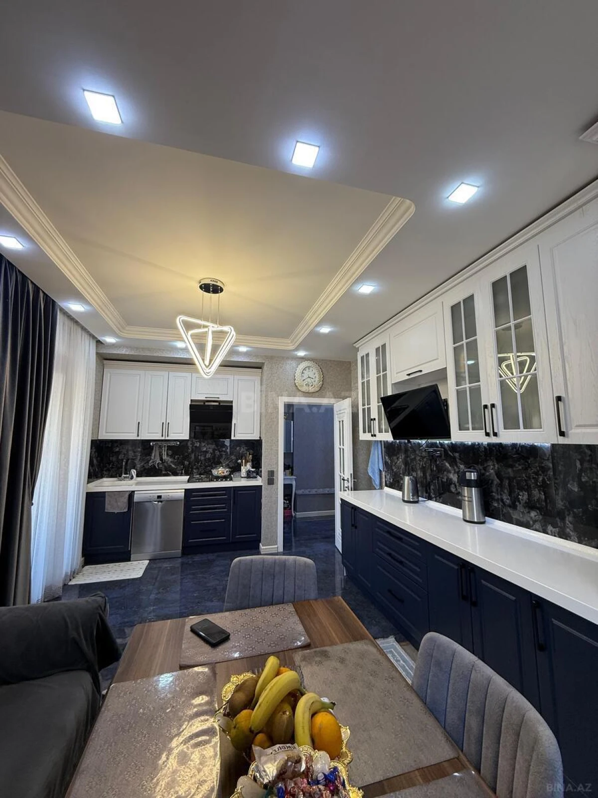 Satılır 4 otaqlı mənzil 144 m²