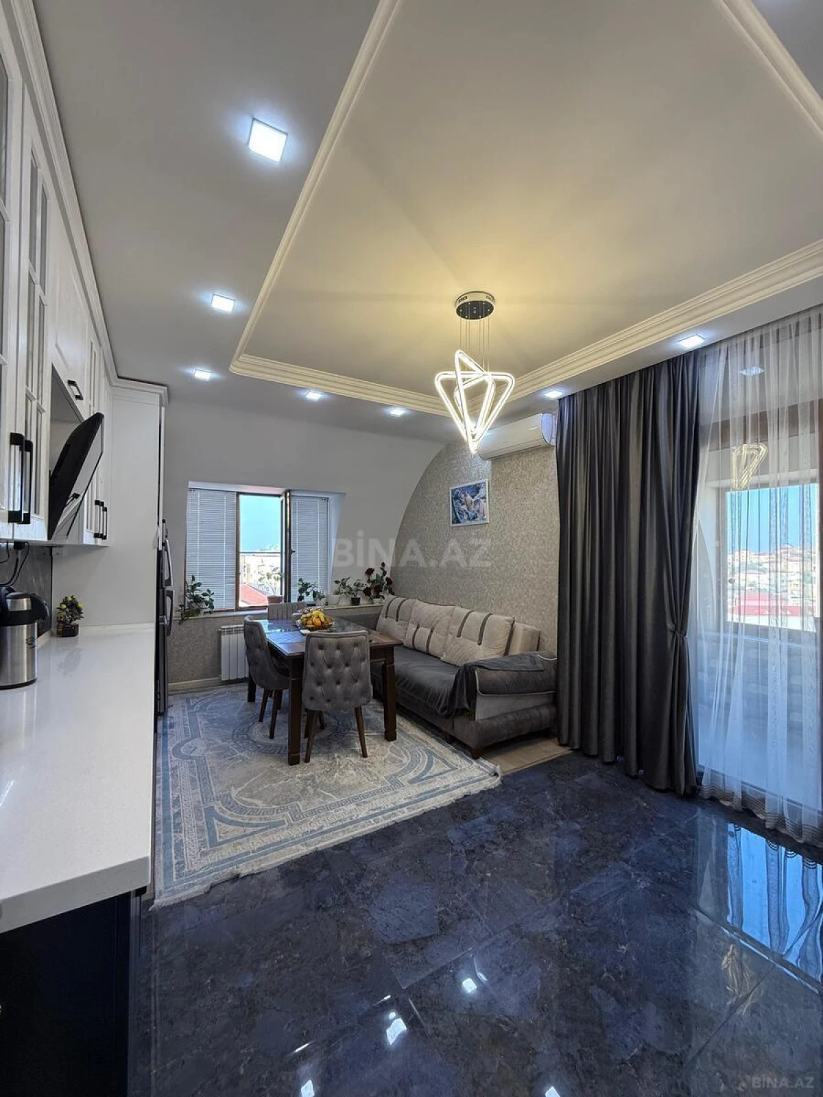 Satılır 4 otaqlı mənzil 144 m²