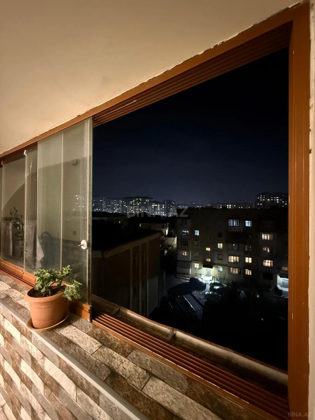 Satılır 4 otaqlı mənzil 144 m²