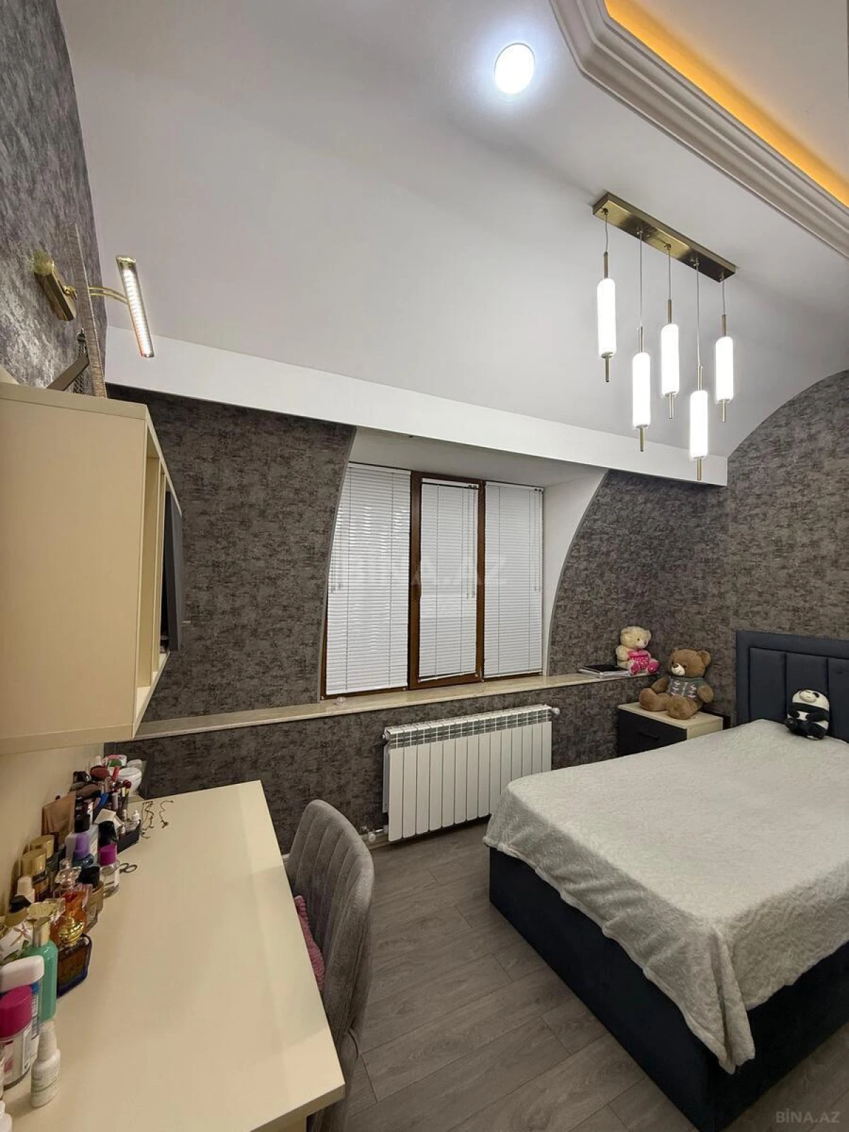 Satılır 4 otaqlı mənzil 144 m²