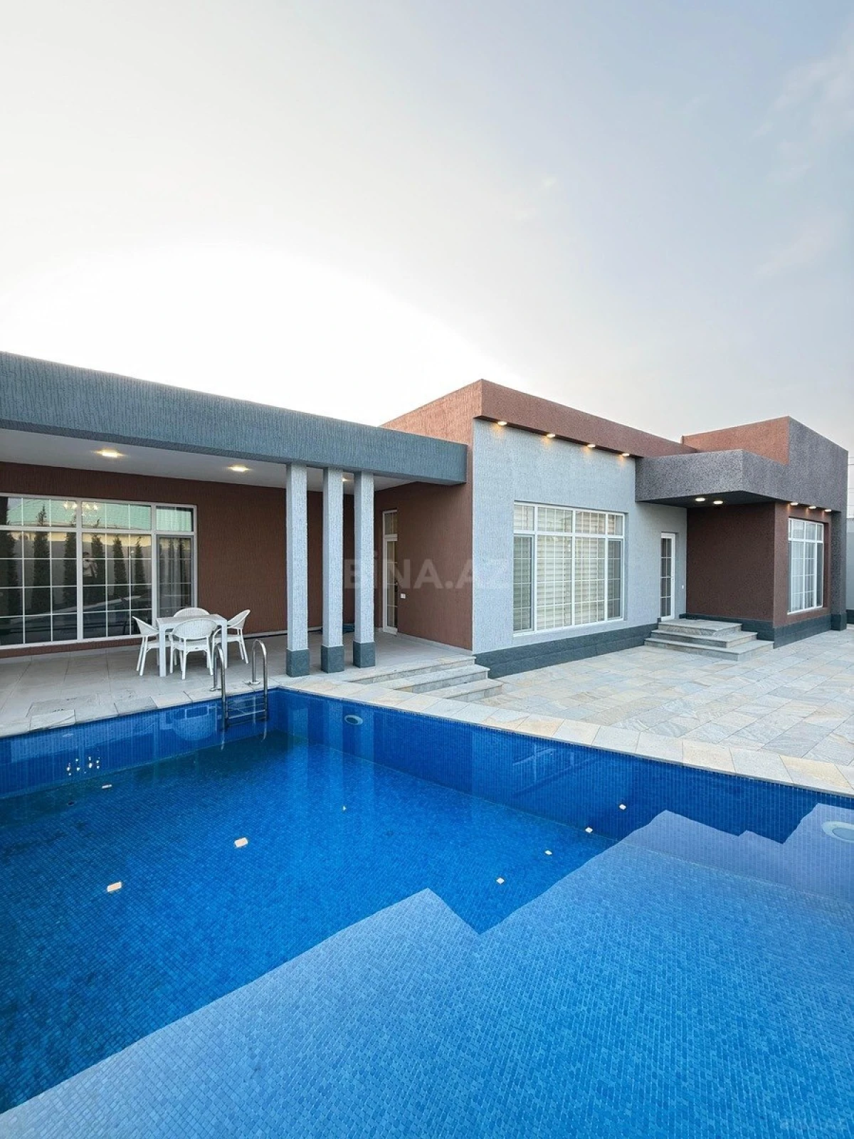 Satılır 5 otaqlı həyət evi 246 m²