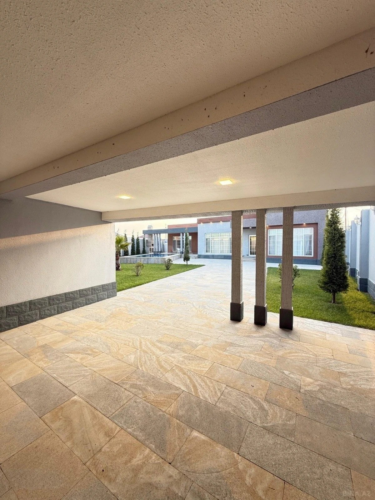 Satılır 5 otaqlı həyət evi 246 m²