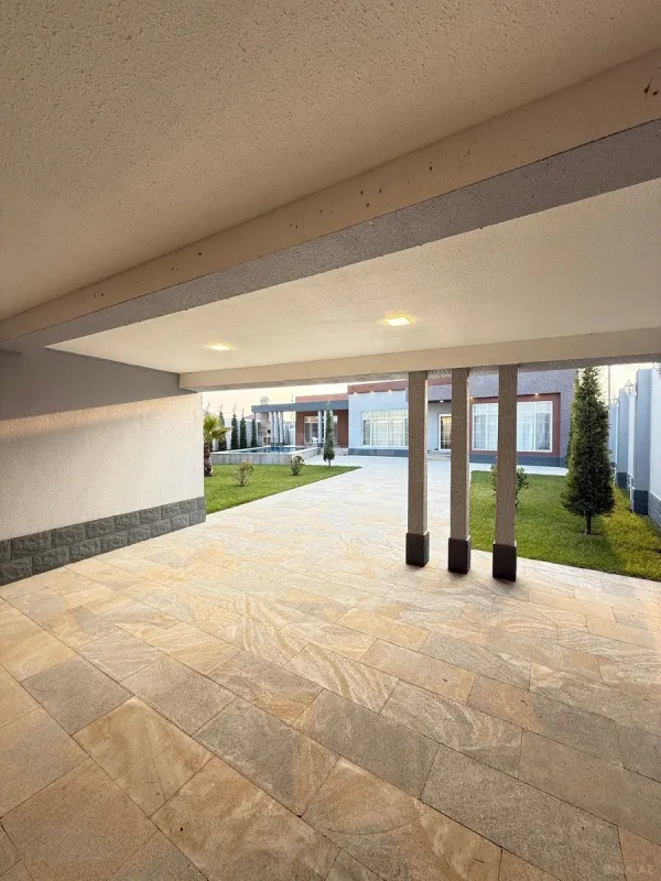 Satılır 5 otaqlı həyət evi 246 m²