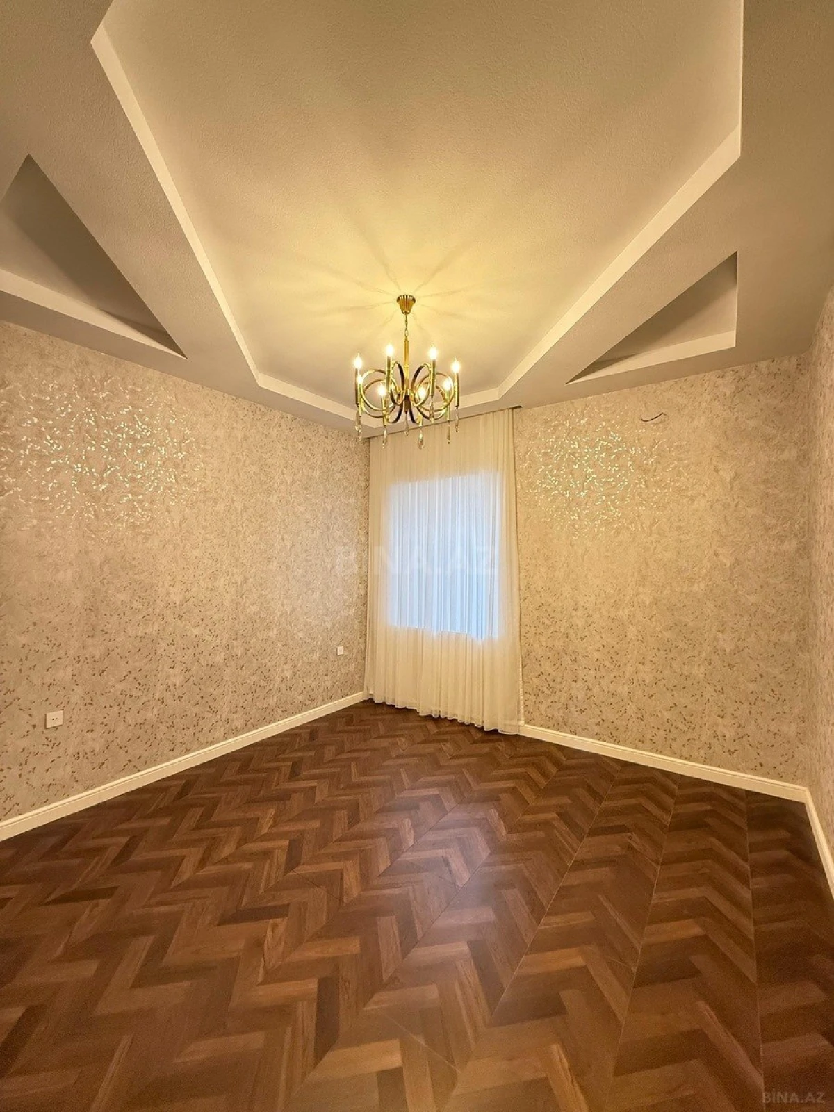 Satılır 5 otaqlı həyət evi 246 m²