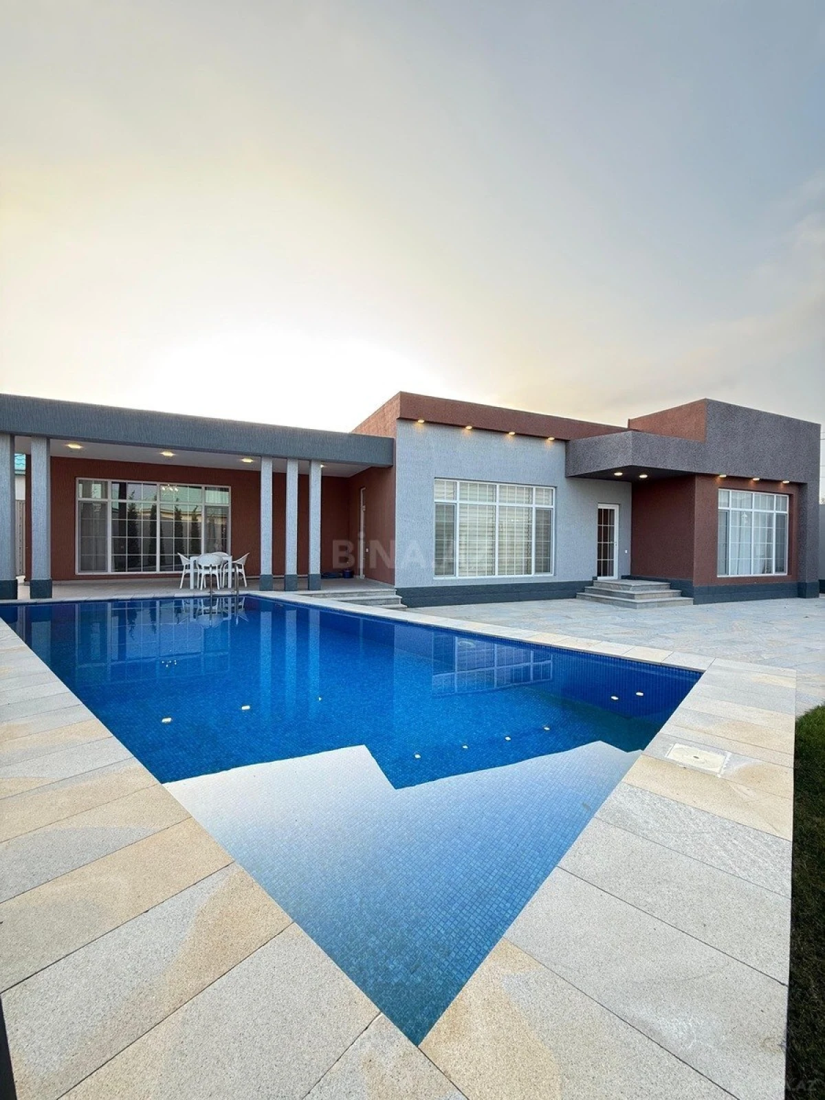 Satılır 5 otaqlı həyət evi 246 m²