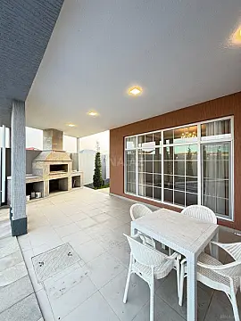 Satılır 5 otaqlı həyət evi 246 m²