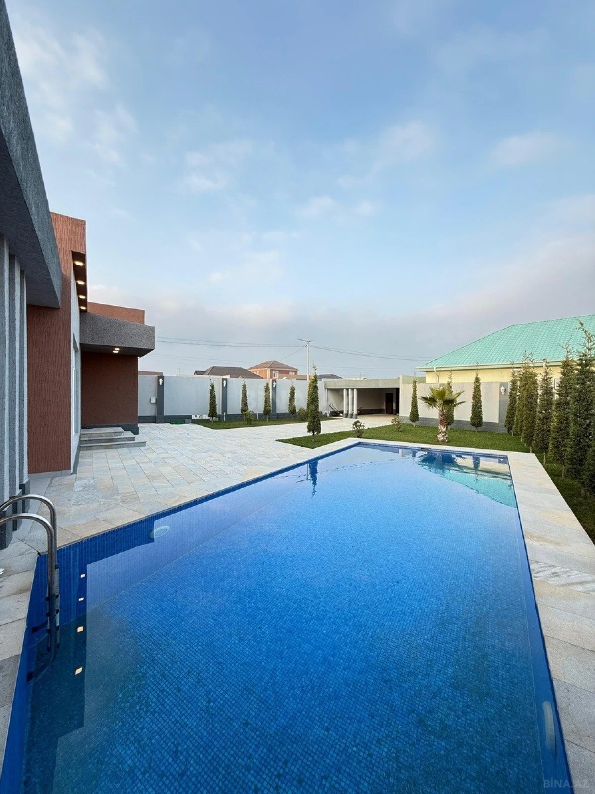 Satılır 5 otaqlı həyət evi 246 m²