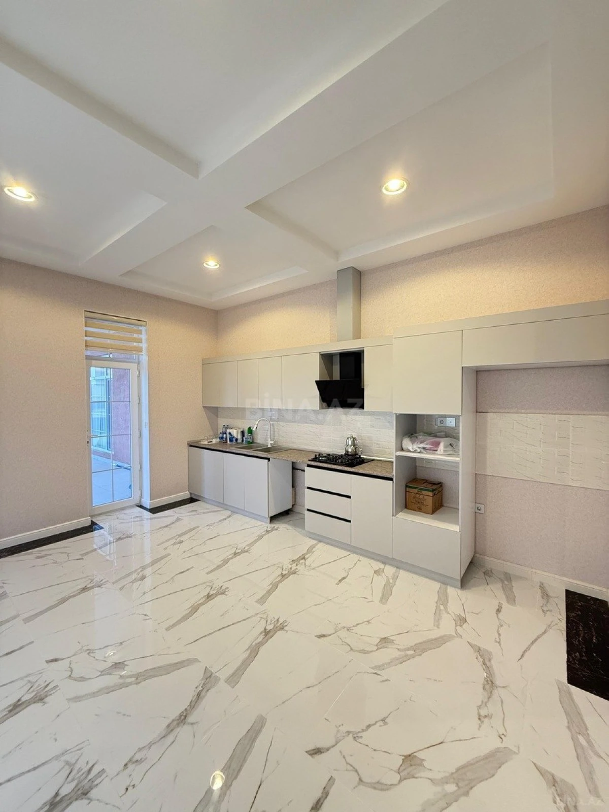 Satılır 5 otaqlı həyət evi 246 m²