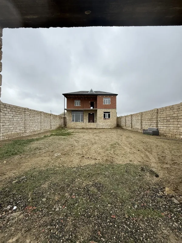 Satılır 6 otaqlı həyət evi 288 m²