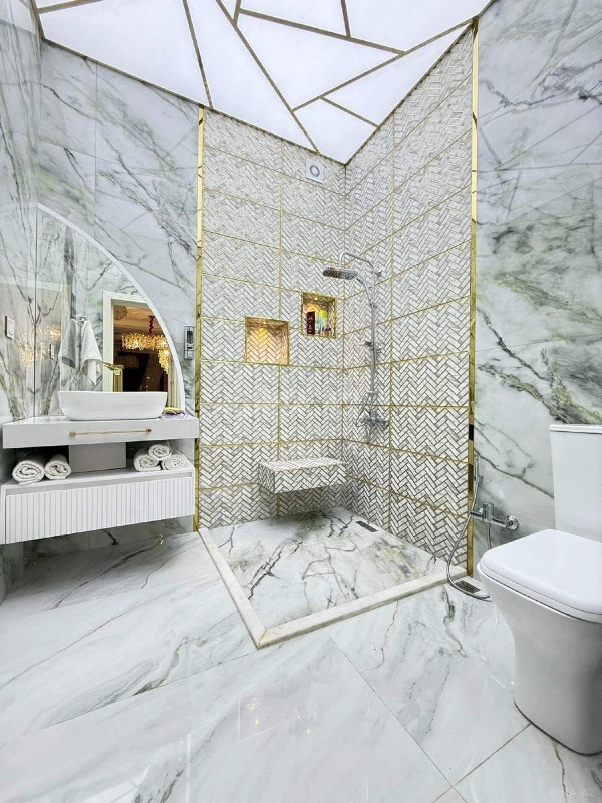 Satılır 3 otaqlı həyət evi 220 m²