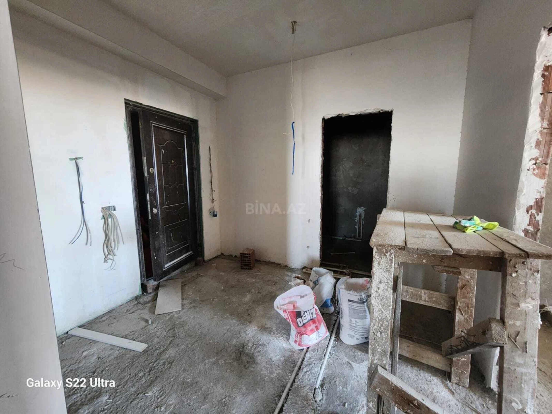 Satılır 3 otaqlı mənzil 141 m²