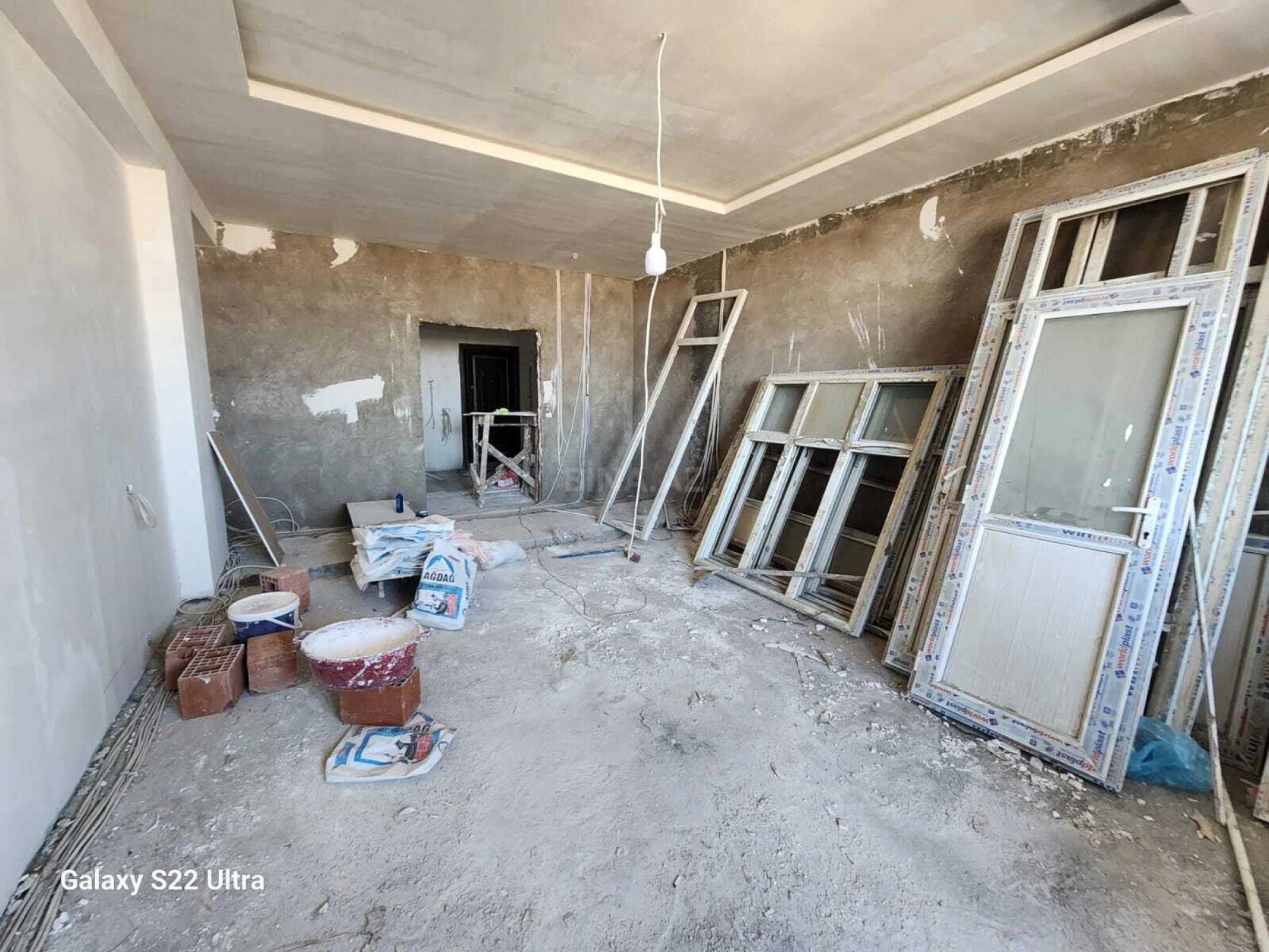 Satılır 3 otaqlı mənzil 141 m²