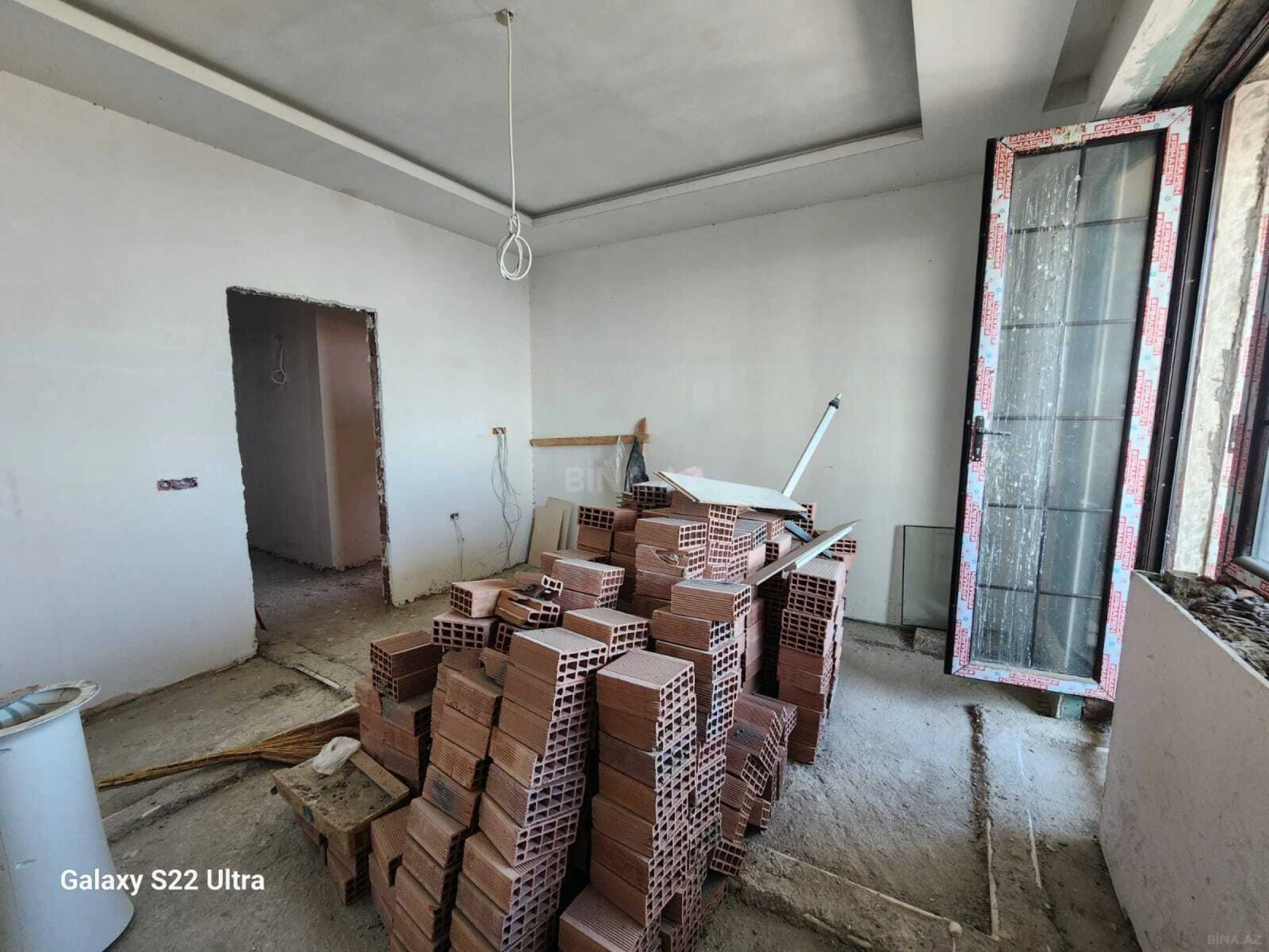 Satılır 3 otaqlı mənzil 141 m²