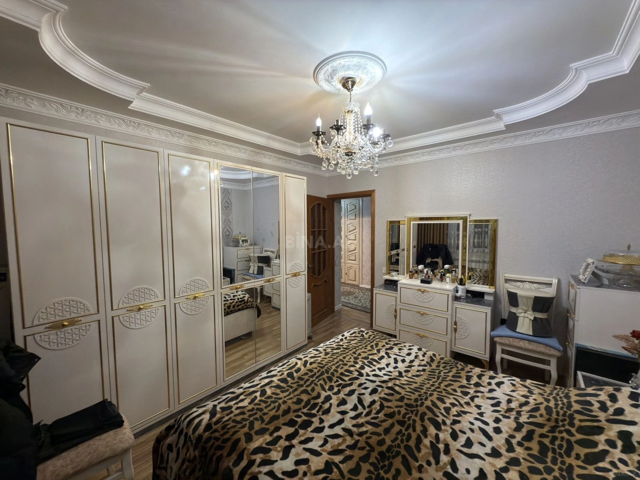 Satılır 4 otaqlı mənzil 105 m²