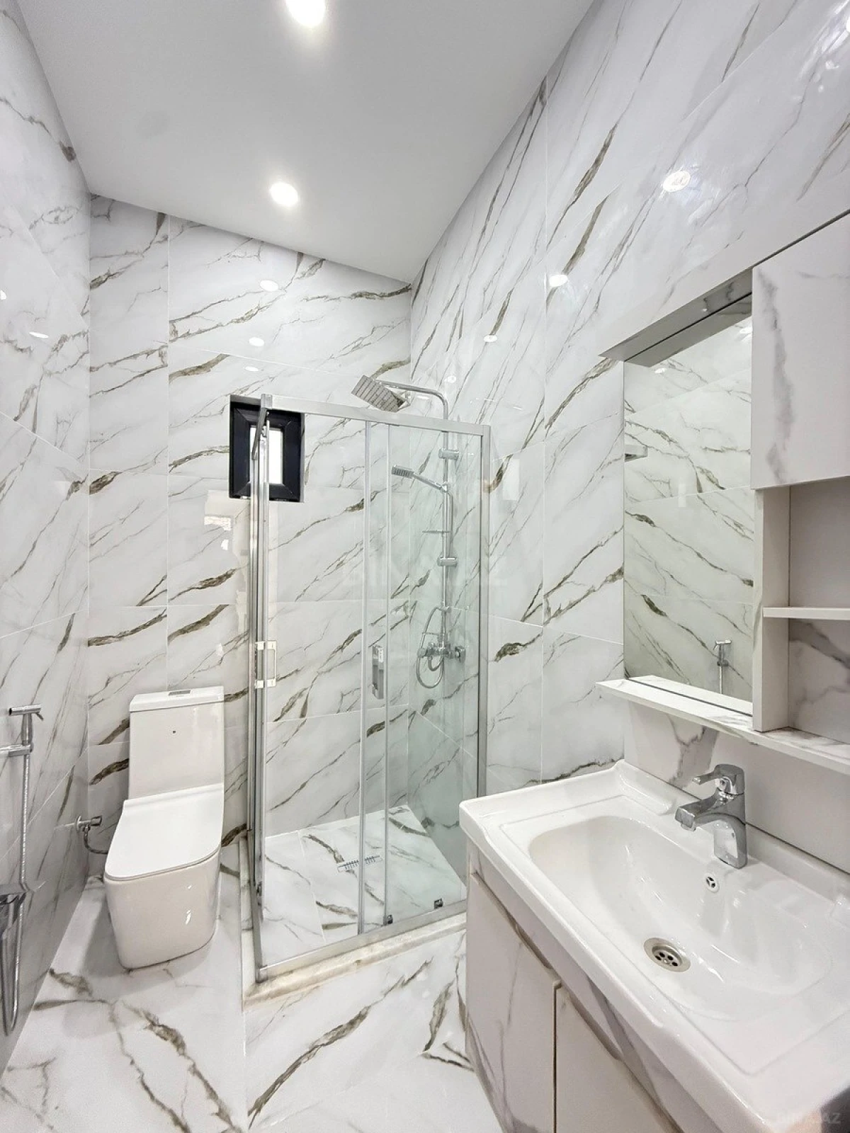 Satılır 4 otaqlı həyət evi 135 m²