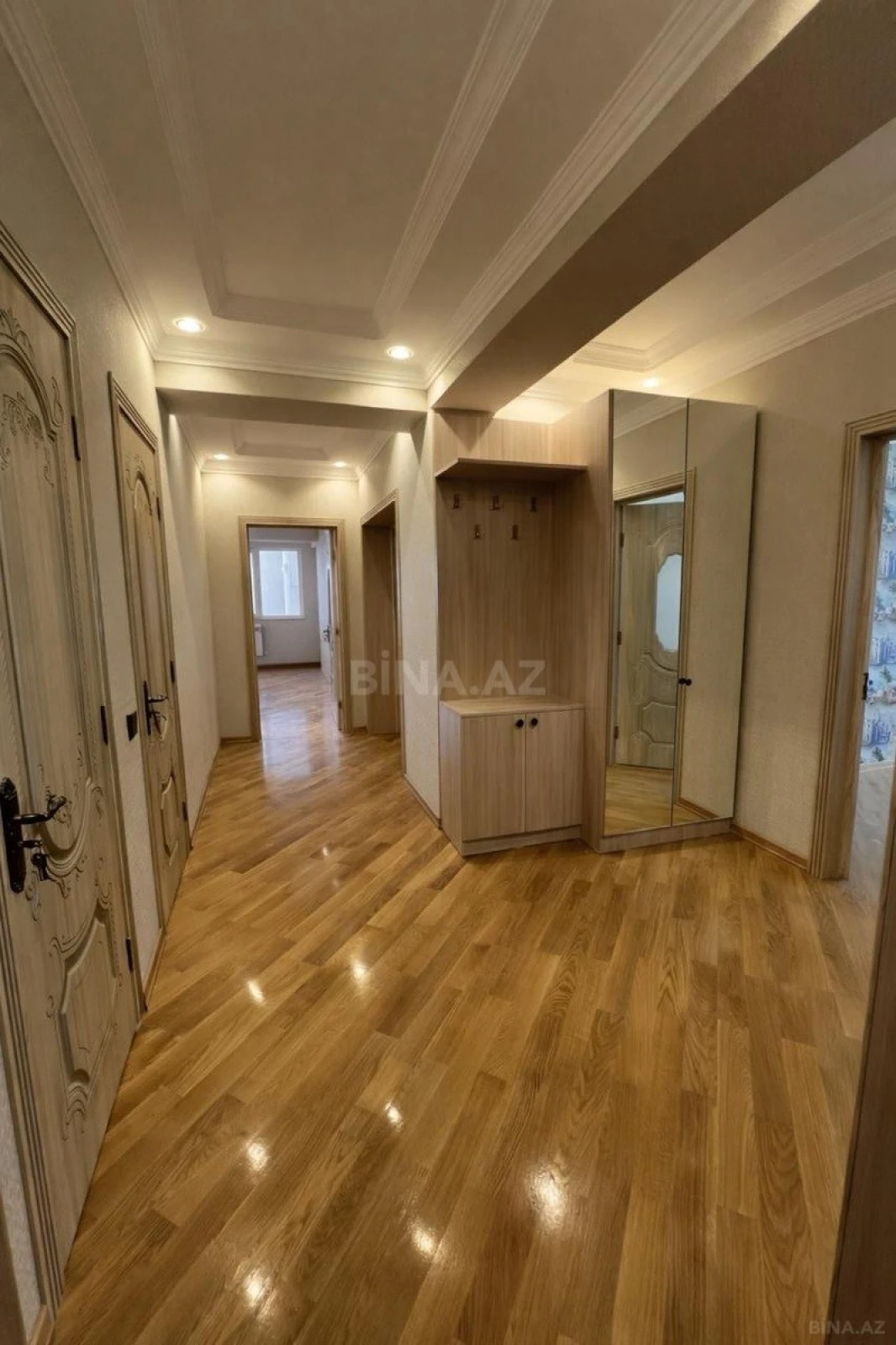 Satılır 3 otaqlı mənzil 133 m²