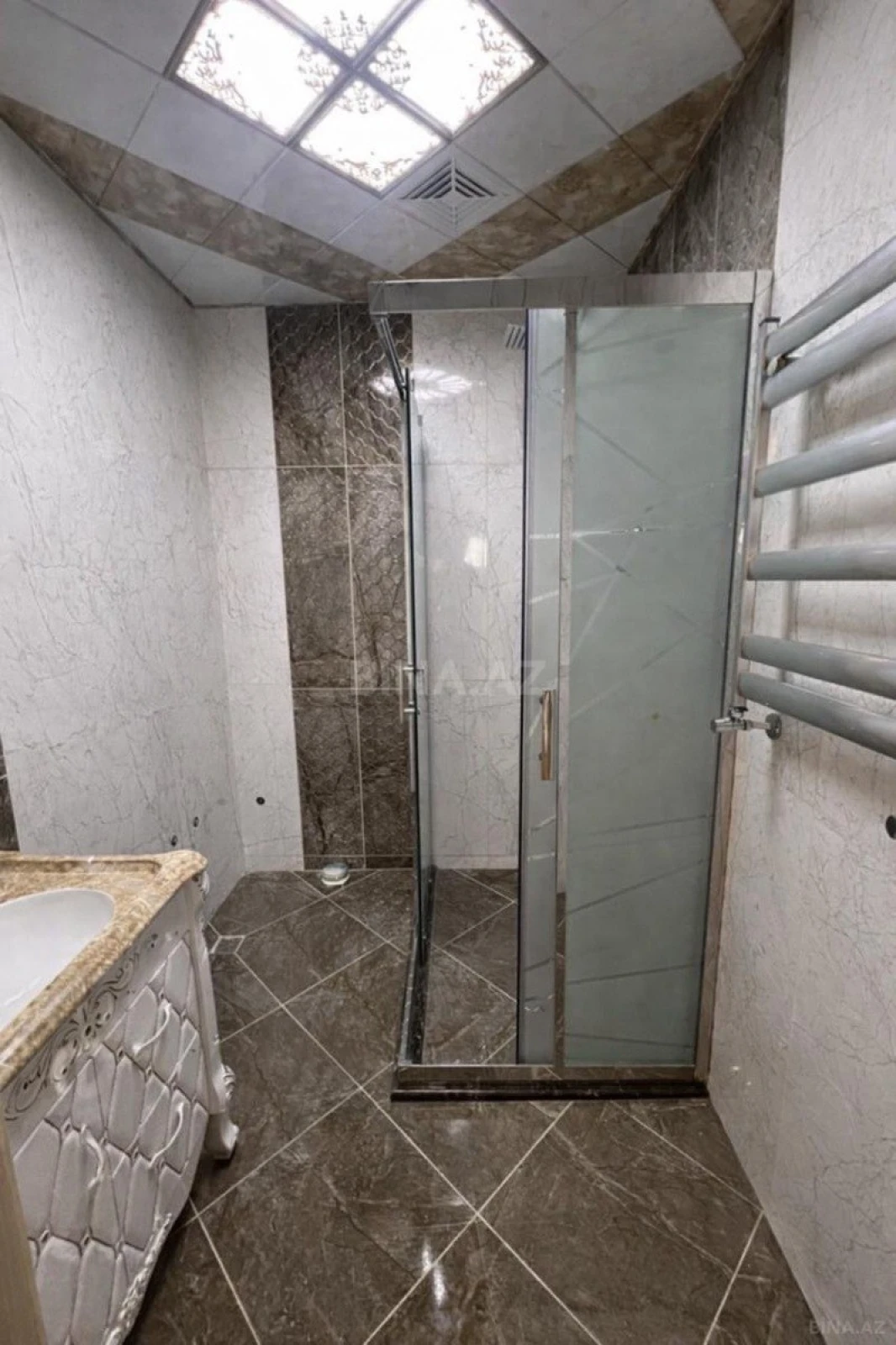 Satılır 3 otaqlı mənzil 133 m²