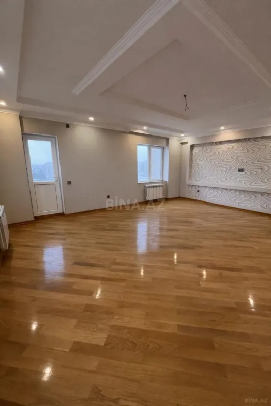Satılır 3 otaqlı mənzil 133 m²