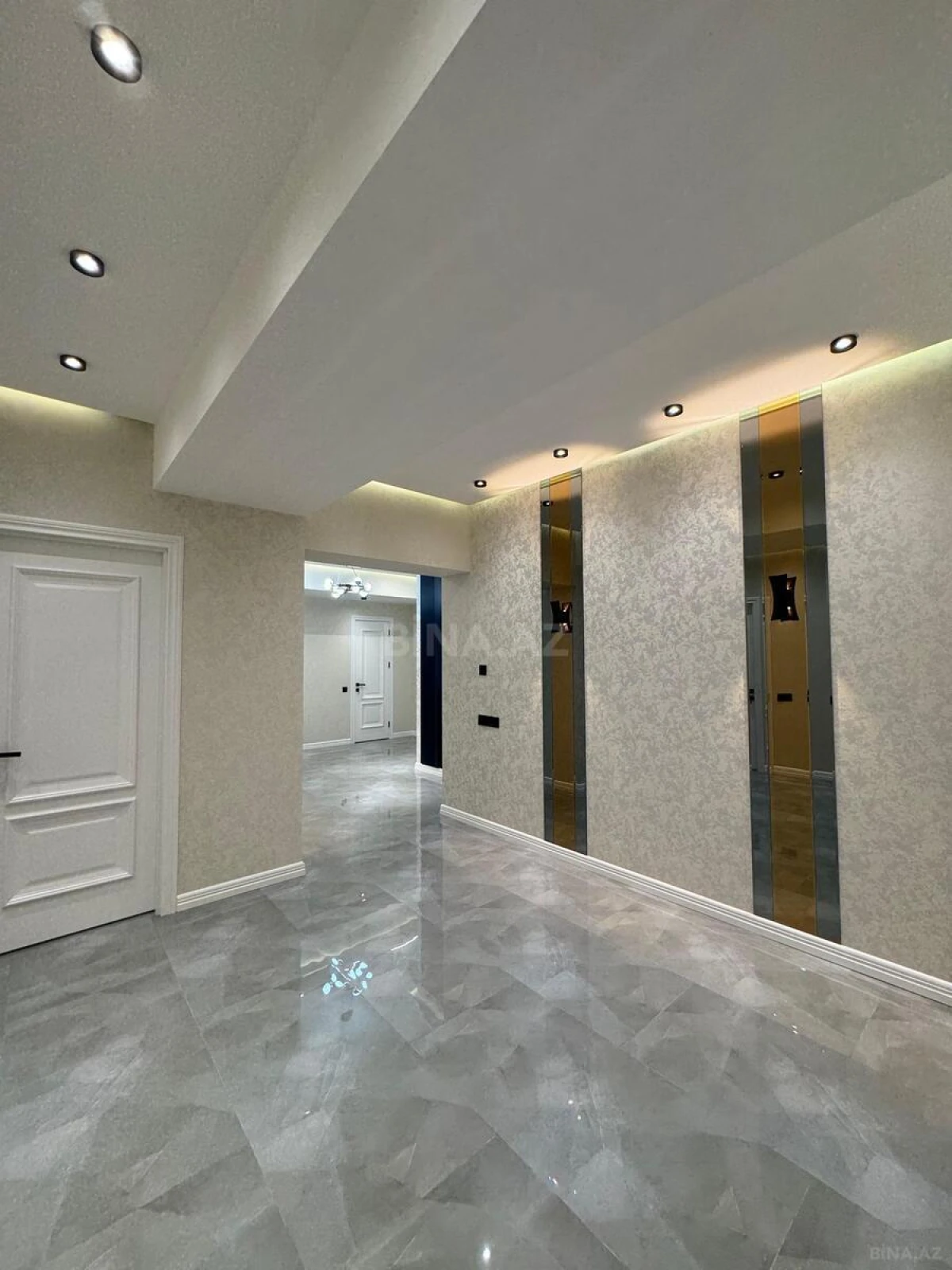 Satılır 4 otaqlı mənzil 165 m²