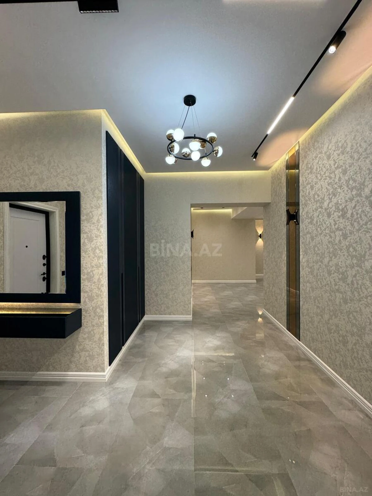 Satılır 4 otaqlı mənzil 165 m²
