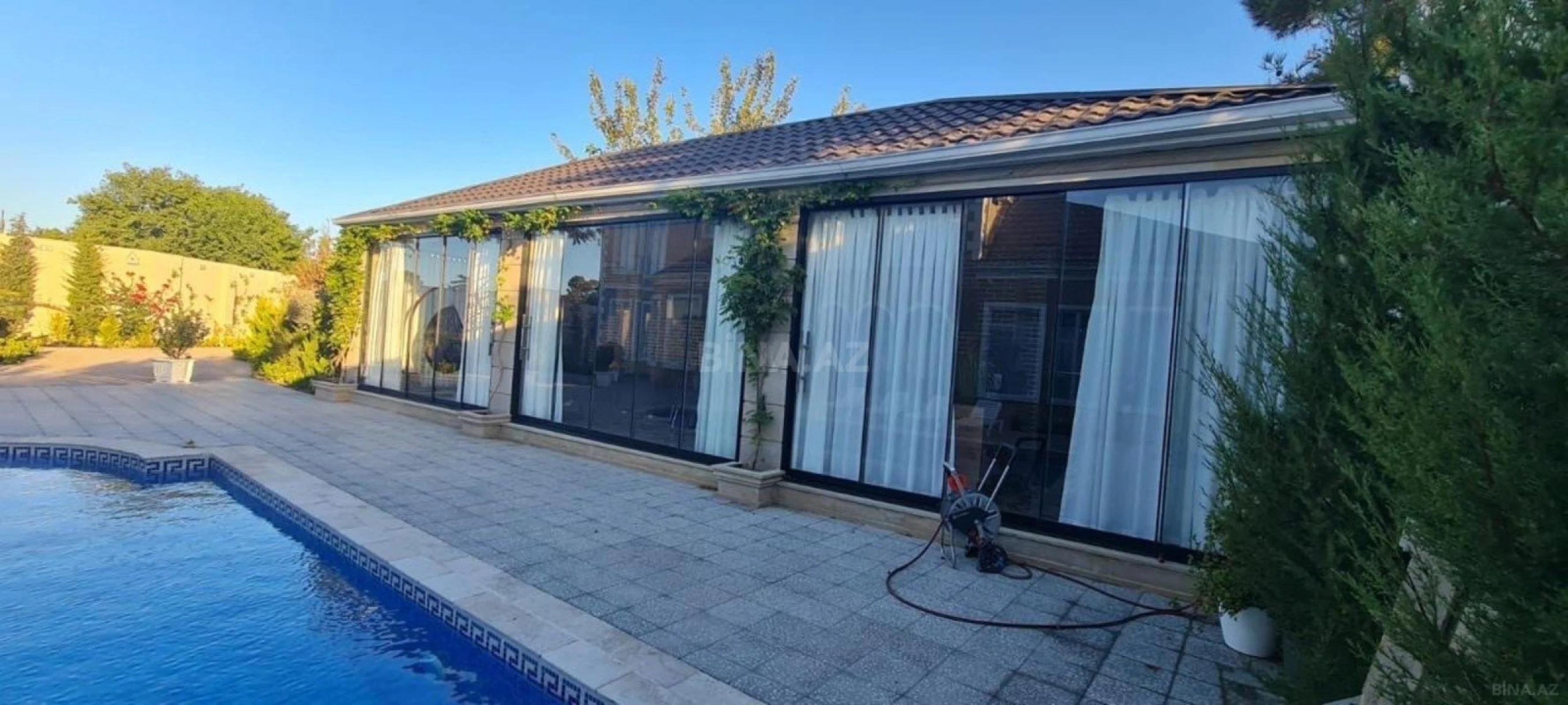 Kirayə verilir 5 otaqlı həyət evi 400 m²