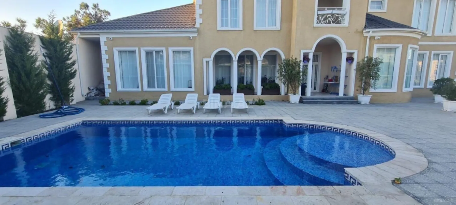 Kirayə verilir 5 otaqlı həyət evi 400 m²