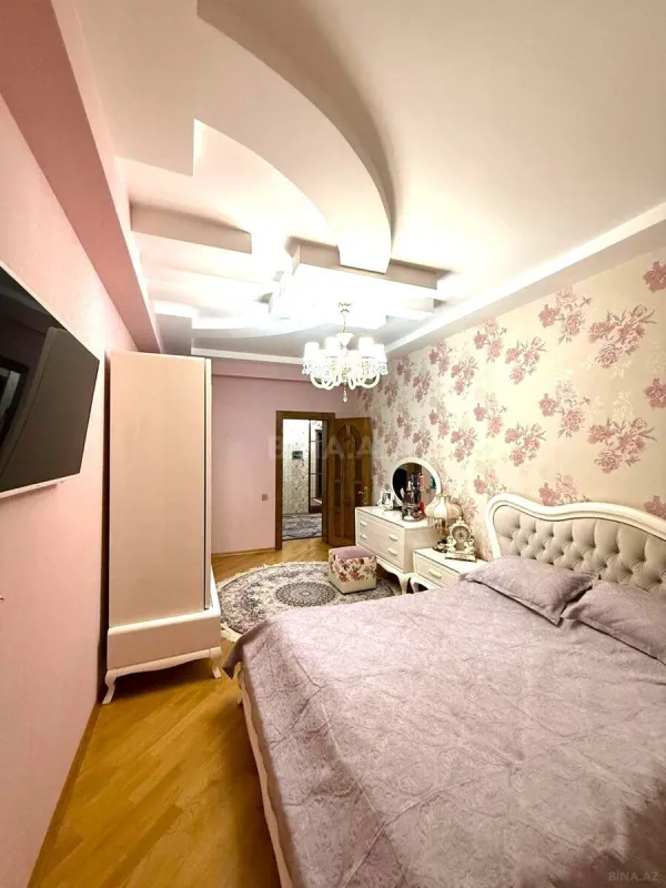 Satılır 3 otaqlı mənzil 135 m²