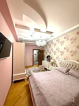 Satılır 3 otaqlı mənzil 135 m²