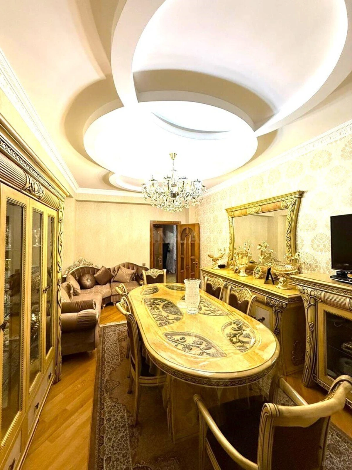 Satılır 3 otaqlı mənzil 135 m²